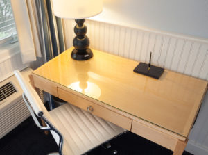 Charming, clean and safe mid-century modern motel in Wethersfield CT close to Trinity College.
